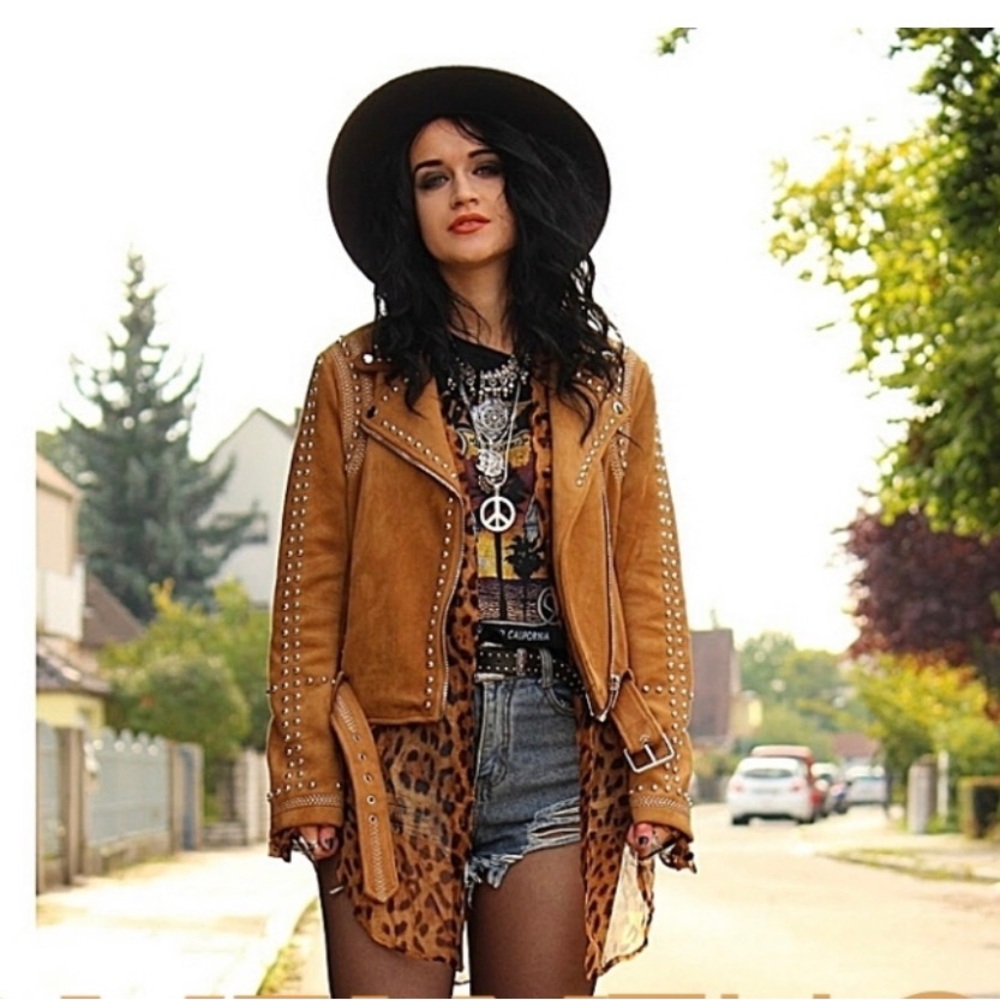 ZARA Women’s Faux Suede Studded Jacket Size: XS
Color: Camel